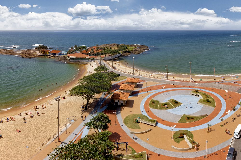 Quiosques e orla da Praia da Areia Preta