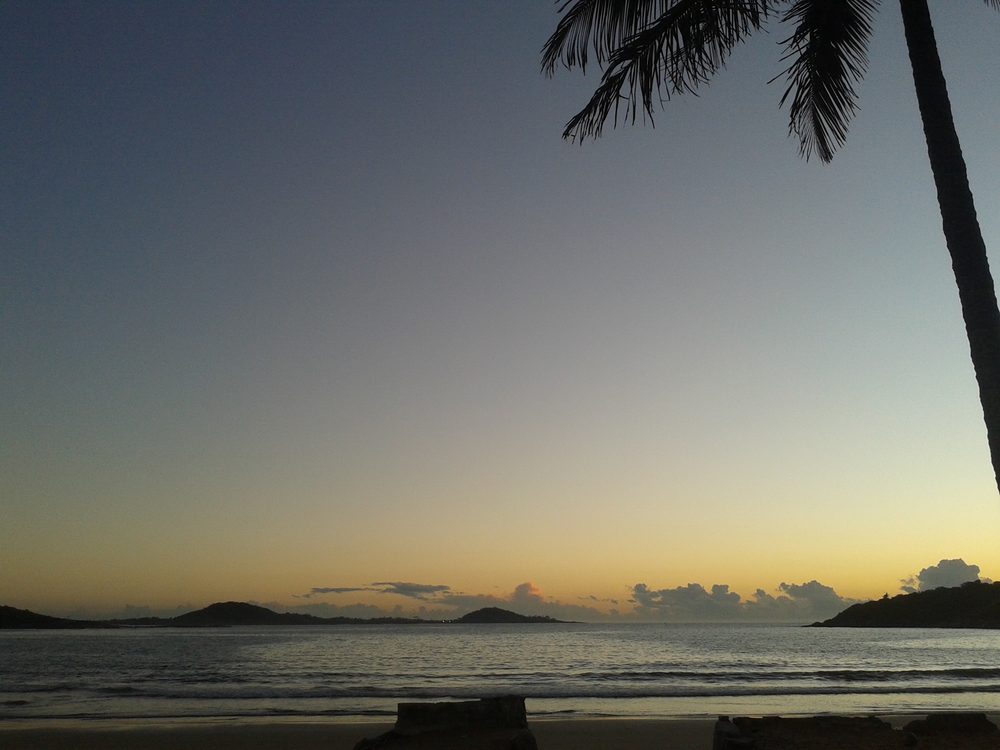 Costão na Praia da Cerca ao entardecer
