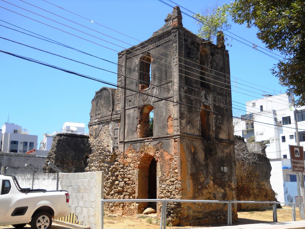 Vista frontal das ruínas da Igreja de Nossa Senhora da Conceição, a Antiga Matriz