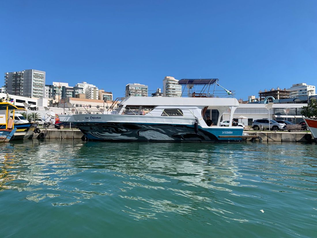 Barco Mar Capixaba, do passeio de 4 horas para Três Praias e Setiba